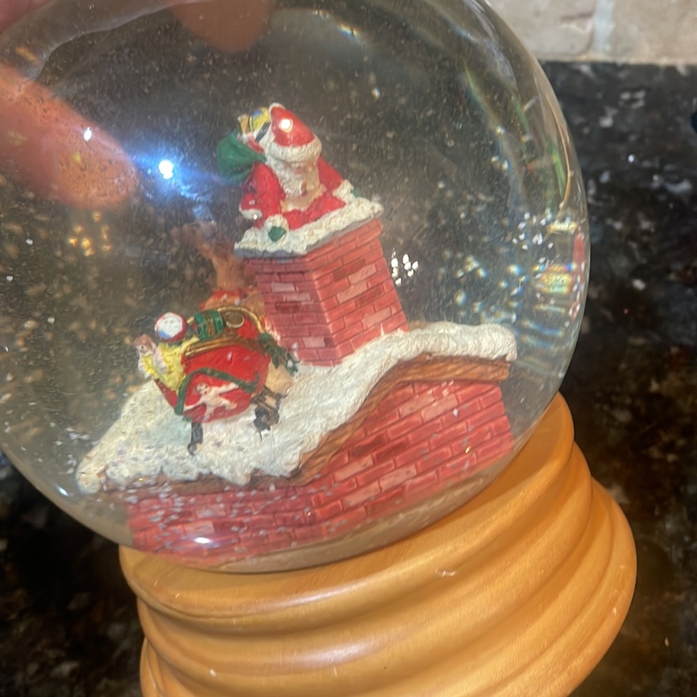 80s Smithsonian Institution Large Glass Christmas SnowGlobe - Picture 4 of 5